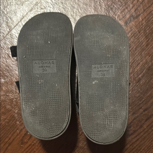 Black Aloha Sandals with Buckle Detail - Picture 5 of 6